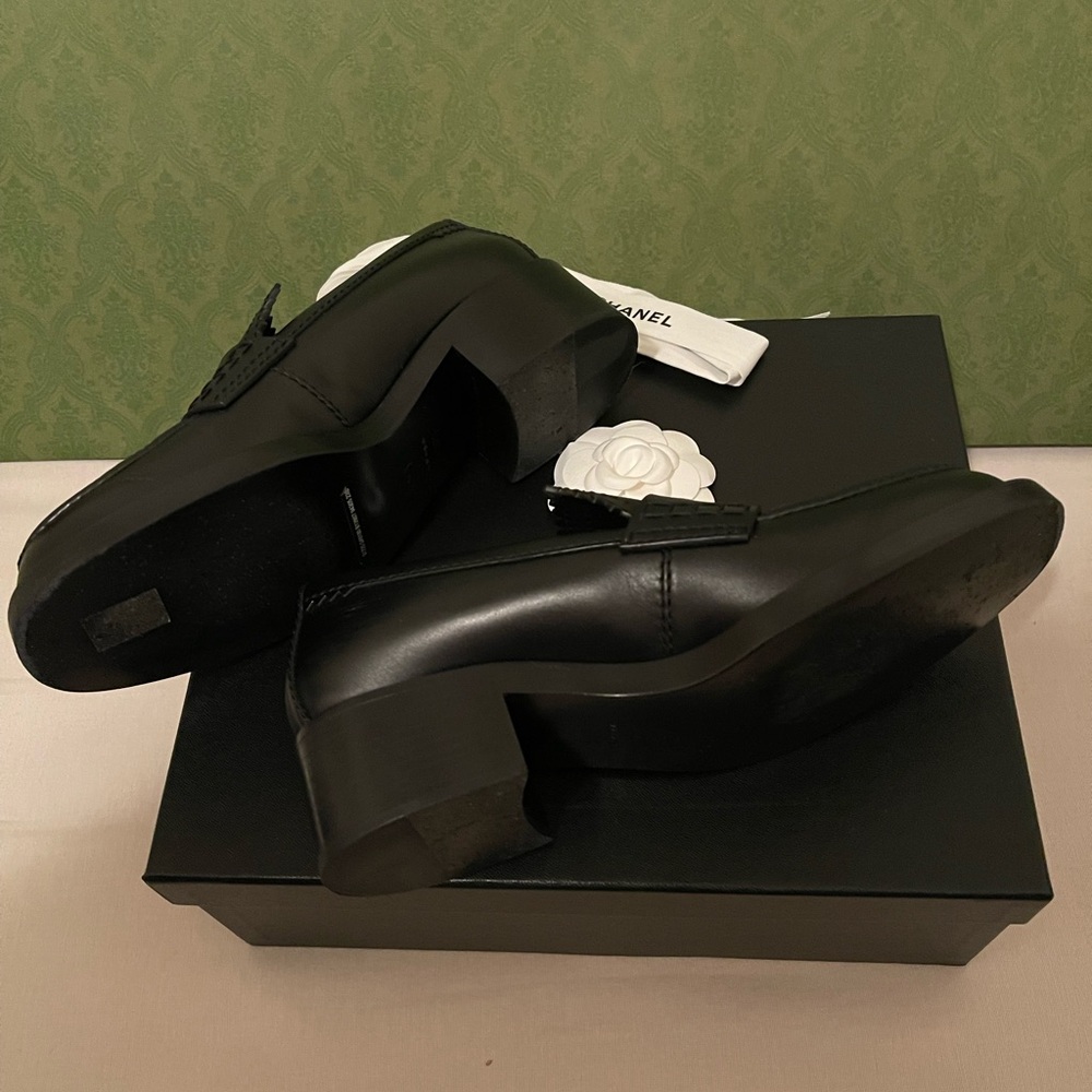 Worn Once Chanel black calfskin CC platform loafers - Picture 3 of 3